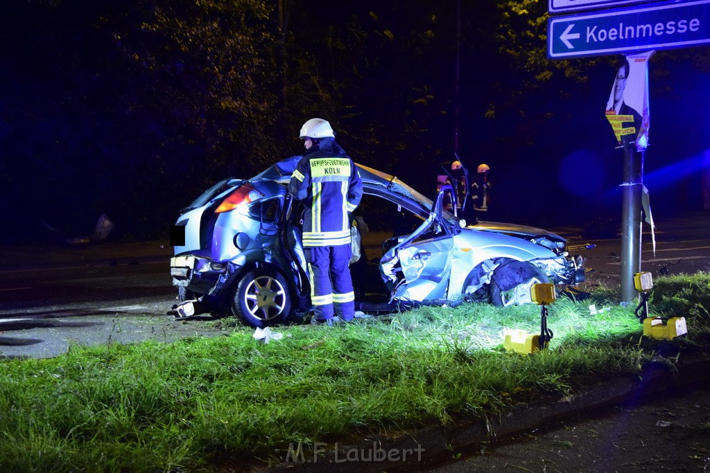 Schwerer VU Koeln Dellbrueck Bergisch Gladbacherstr Herler Ring P030.JPG - Miklos Laubert